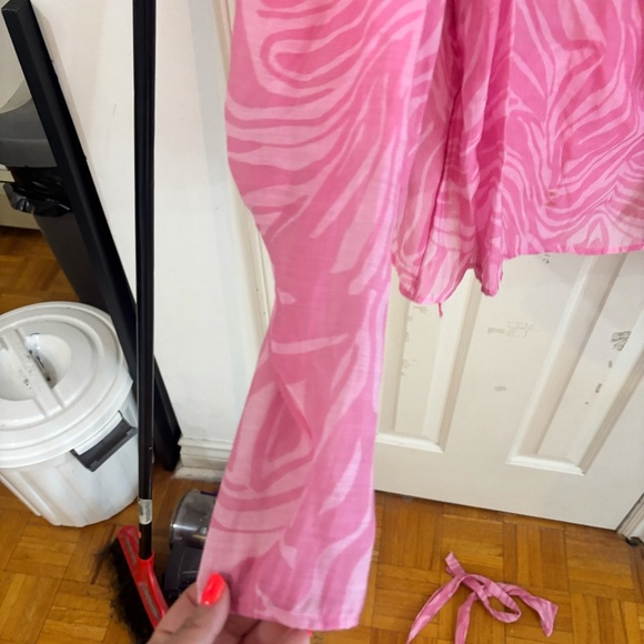 H&M pink swirl top wrap with belt * taking offers - Picture 3 of 6